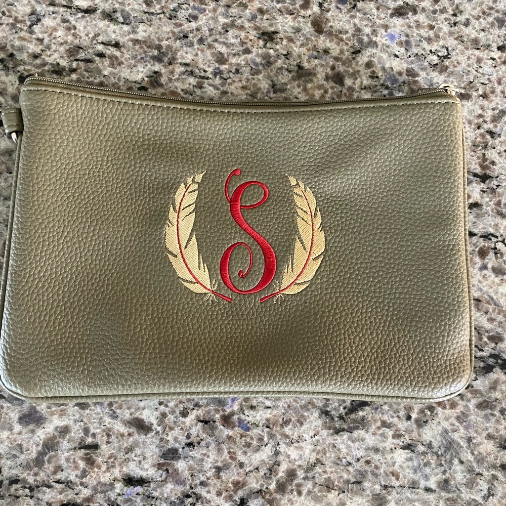 Thirty one clutch,zip up in olive.